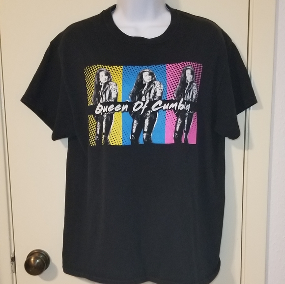 Gildan Tops - 🌻 Selena T